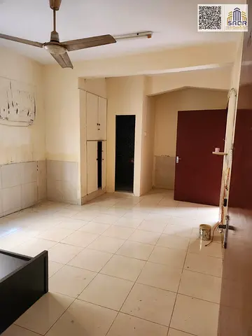 بيت عربي واسع 4 غرف وحمامين بموقع مميز مناسب للاستثمار وسكن العمال والموظفين