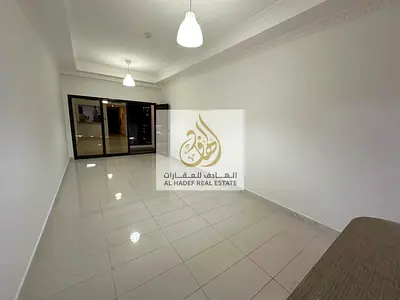 شقة غرفة وصالة للإيجار السنوي في عجمان – الراشدية 1، بموقع مميز قريب من جميع الخدمات والمرافق الحيوية.  تفاصيل الشقة: غرفة نوم وصالة، 2 حمام، وبلكونة،