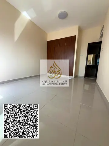 غرفه وصاله وبالكون مع  اتنين حمام ومطبخ وخزانه بالحائط