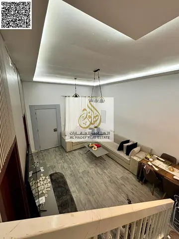 فيلا للإيجار السنوي مفروشة بالكامل | 3 غرف نوم | صالون | تراس كبير | مجمع أب تاون الزاهية | 60,000 درهم