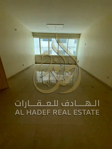 المساحات القصرية الشرحة في قلب التعاون! أكبر شقة غرفتين وصالة مع موزع ضخم – التكييف والصيانة مجاناً بالكامل على المالك، خزائن بالحائط، وعلى 4 دفعات مي
