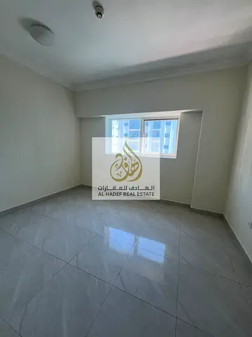 للإيجار السنوي في إمارة الشارقة منطقة المجاز 2 شقة سكنية مميزة مكونة من ثلاث غرف وصالة مع غرفة خادمة داخل موقع استراتيجي حيوي وقريب من جميع الخدمات ال