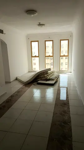 شقة مميزة بتشطيب راقٍ، في موقع حيوي وقريب من جميع الخدمات، بسعر مغرٍ وفرصة ممتازة للسكن.
