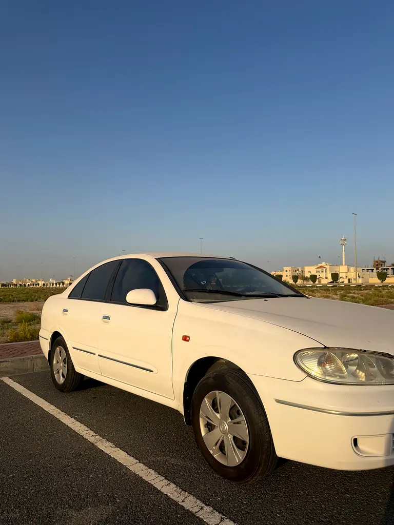 Nissan Sunny 2004 — photo 1 of 11