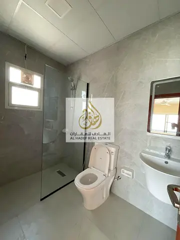 🏡✨ للايجار في عجمان – شقة غرفتين وصالة في الجرف 3 ✨🏡 📍 موقع مميز خلف ليالي بيروت  فرصة رائعة للسكن بمساحة كبيرة جداً وتشطيب مميز، مناسبة للعائلات ا
