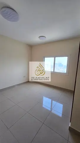 غرفتين وصالة بالنعيمية 1 قرب جسر غلفا، 3 حمامات وبلكونة وخزائن حائط، جيم داخل التاور، السعر 42 ألف سنويًا. صاله منعزله مع موزع مساحه كبيره موقع ممتاز.
