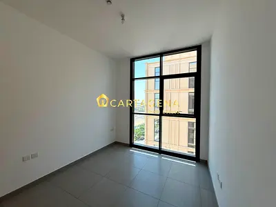 شقة زاوية (كورنر) | غرفة وصالة تشطيب فاخر | إضاءة طبيعية ممتازة | بسعر 560 ألف
