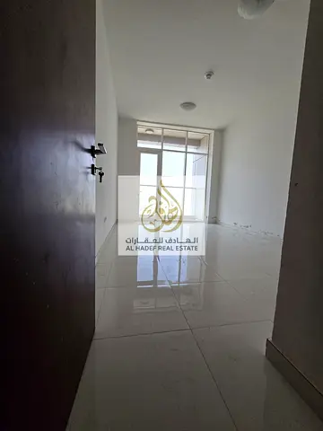 🏡 للإيجار السنوي في عجمان – الراشدية 3 | موقع استراتيجي مميز 🏡  فرصة ذهبية للسكن في شقة فاخرة تقع مباشرة على شارع الشيخ خليفة في الراشدية 3، بجوار ج