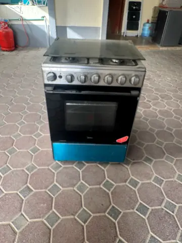 Used freestanding gas oven and stove - 4 burners