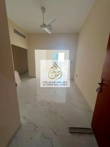 شقة غرفتين وصالة فسيحة جداً في الجرف – ثانِ ساكن، موقع استراتيجي بالقرب من السوق الصيني ومركز القبائل وكل الخدمات والمولات