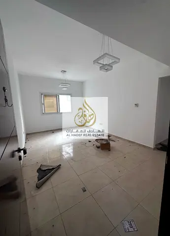 الايجار سنوي في عجمان منطقة  الجرف 2 جنب الجامعه عجمان قريب من المدرسة الوطنية البنايه عائلات شقه غرفه وصاله مع بلكونه اطلاله مفتوحه تكيف مركزي 2 حمام