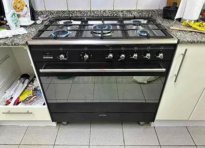 SMEG Cooker Top 5 Burner Gas Oven Electric 90 cm latest model black color