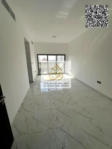 غرفة وصالة أول ساكن للإيجار في الجرف 3 | شهر مجانًا | بلكونة | 32,000 درهم