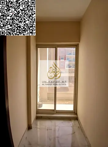 شقة غرفة وصالة منعزلة 2 حمام مع بلكونة وخزائن بالحائط تاني ساكن مساحة واسعة جدا بالجرف 3 علي شارع الرئيسي قريب علي السوق الصيني ومركز القبائل للتخفيضا
