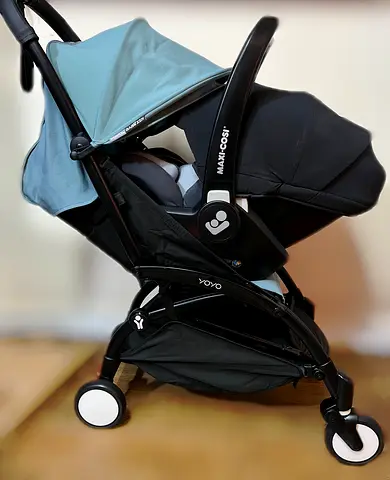 Yoyo 2 stroller and Maxicosi lieflat car seat with base