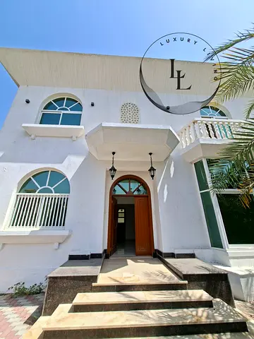 DOUBLE STORY BIG VILLA JUST 110K MAIDROOM BALCONY PARKING INSIDE NEAR BEACH