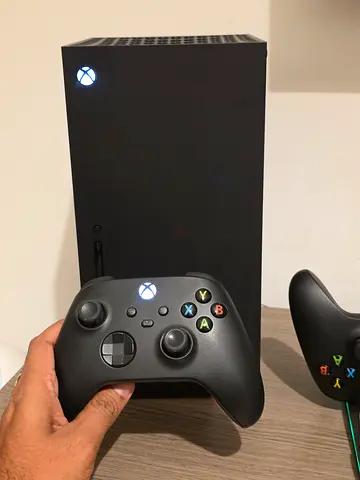 Xbox X 1TB + 2 Controllers with rechargeable battery