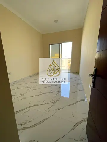 الايجارسنوي في عجمان منطقة المويهات 3 قريب ومدرسه الشويفات واكاديميه عجمان البنايه عائلات غرفه  وصاله مع بلكونه  تكيف مركزي 2 حمام مطبخ غاز مركزي