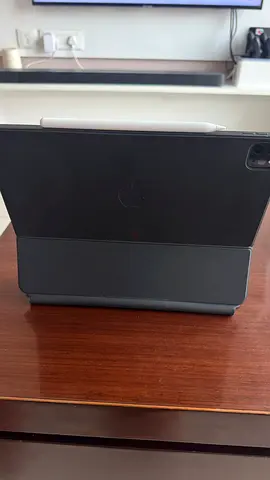 iPad Pro with Apple Pencil (2nd gen) and Smart Folio - mint Condition
