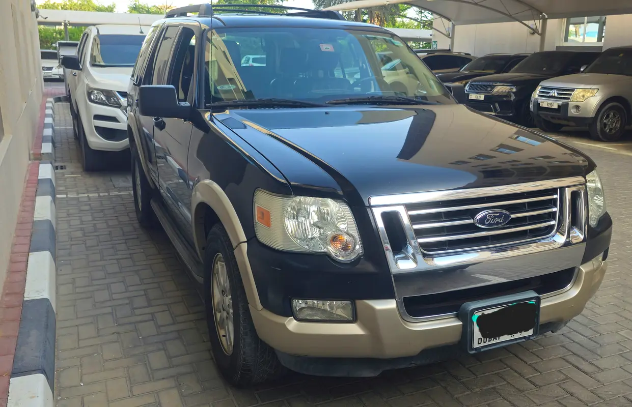 Ford Explorer 2010 — photo 1 of 13