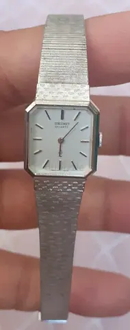 Vintage Seiko Quartz Womens Silver Dress Watch - Thin Bracelet