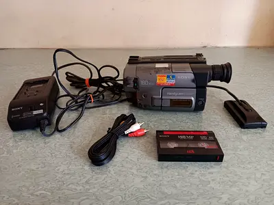 Sony CCD TRV 24E PAL Video 8 Cassette Camcorder