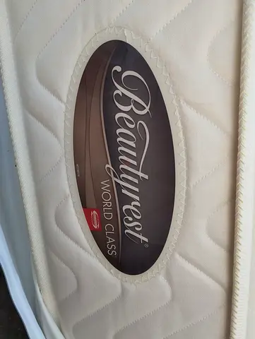 Like New Simmons BR World Class Felicity II Pocket Top Mattress 90x200 cm