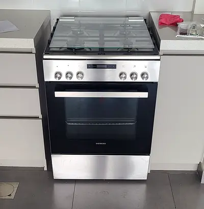 New model Siemens Top 4 Burner Gas Oven Electric 60x60 freestanding