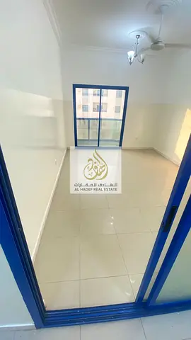 🏢 Annual Apartment for Rent in Ajman – Prime Location A great opportunity to rent a 1 Bedroom + Separate Living Room apartment located directly on A