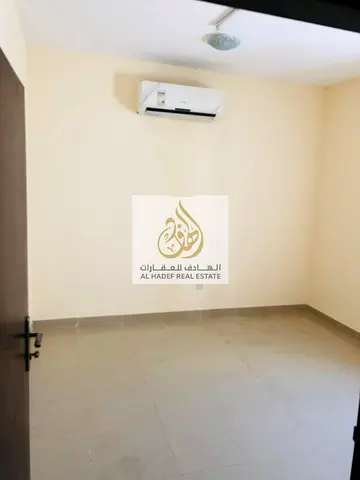 للإيجار السنوي في إمارة الشارقة منطقة البوطينة شقة سكنية مميزة مكونة من غرفة وصالة داخل موقع حيوي وقريب من جميع الخدمات الأساسية والمرافق اليومية، تتم