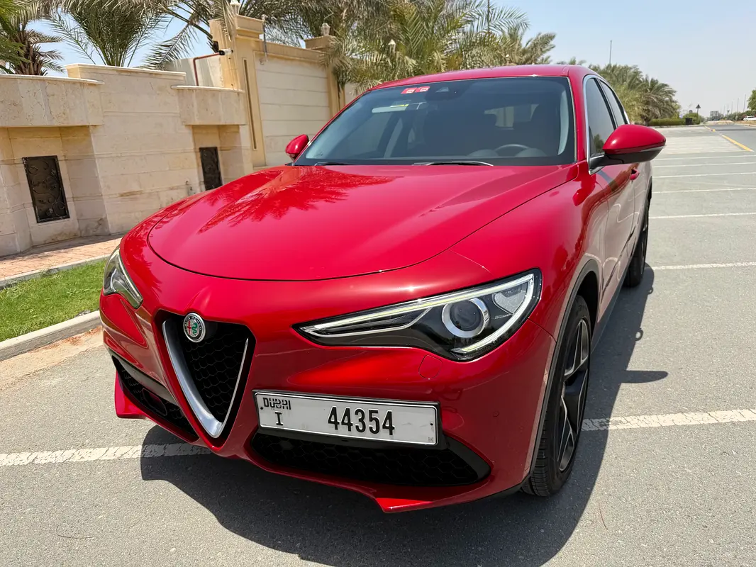 Alfa Romeo Stelvio 2018 — photo 1 of 13