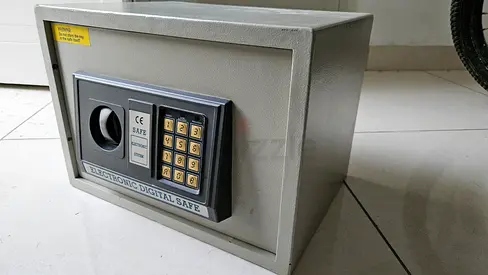 Safe box for precious items or cash