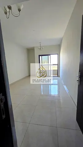 🏡 Annual Rental in Ajman – Al Jurf 3 ✨ A distinguished opportunity for family living in a quiet location close to all services 🔹 Apartment Details