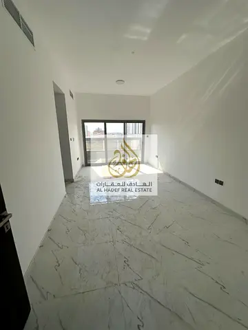 غرفه وصاله مع اتنين حمام و دريسنج روم اول ساكن اطلاله مفتوحه بلكونه بانوراما موقع متميز ومساحات كبيره