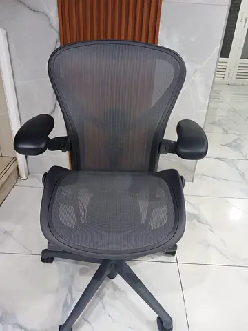 Herman Miller Aeron-style Remastered Office Chair – Good Condition