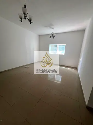 شقة غرفة وصالة للإيجار في التعاون بالشارقة بموقع استراتيجي على مخرج دبي مباشرة مع تسهيلات في الدفع حتى 5 دفعات وبدون تأمين وسعر مناسب ومساحات عملية لل