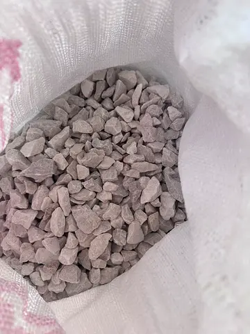 Gravel stone white