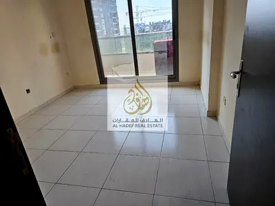 غرفتين وصالة مع باركن في مدينة الإمارات – مساحة كبيرة وسعر لقطة