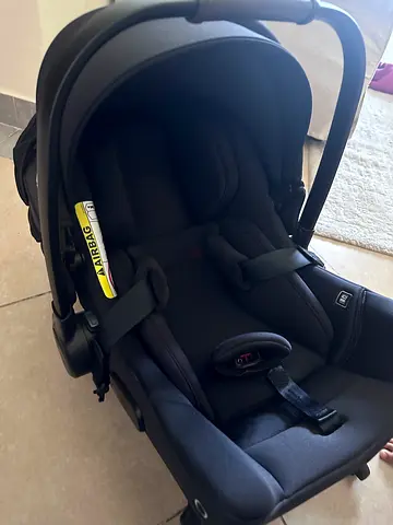 Nuna Pipa Infant Car Seat with Canopy (Excellent Condition)