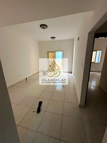 الايجارسنوي في بعجمان منطقة النعيميه 2 جنب اسطنبول ماركت و لولوء خليج و السفر مول شقة غرفه وصاله منفصل تكيف مركزي 1 حمام مع بلكونه مساحات كبيره تشطيبا