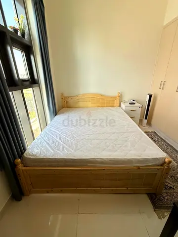 Queen bed + medicated mattress