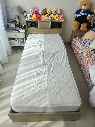 🛏️ Two Home Box Single Beds with Storage. Almost New
