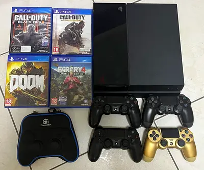 PS4 console bundle with 4 games  4 controllers