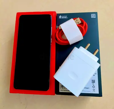 Oneplus 13 Dual 5G PHYSICAL SIM with original accessories, box and more.