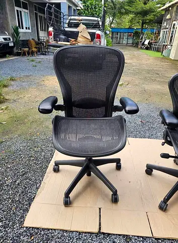 Urgent sale Herman Miller Aeron size B
