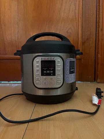 Instant Pot Duo 7-in-1 Electric Pressure Cooker (With Trivet) - Moving Sale