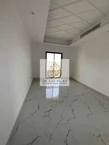 غرفتين وصاله مع 3 حمام اول ساكن ديكورات وتشطيبات ومساحات كبيره واطلاله مفتوحه وتكييف مركزي وموقع متميز