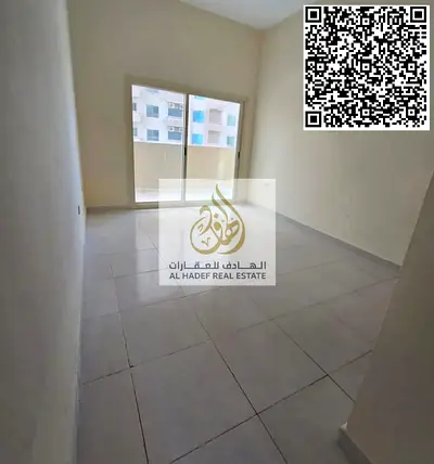 غرفة وصالة للإيجار السنوي أبراج الإمارات- طابق مرتفع  إطلالة مباشرة على شارع الشيخ محمد بن زايد  مثالية لعشاق الهدوء والراحة