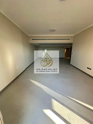 اطلالة بحرية,تشطيبات الترا ديلوكس,,بلكونة,صيانة مجانية,مساحة واسعة جدا