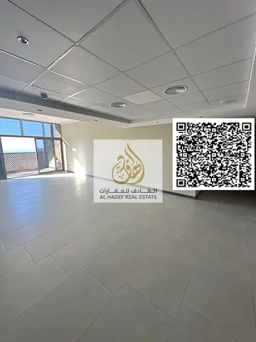 3 غرف وصاله مع 4 حــمام مع 4 بلكونه اطلالات ممتازه جدا مع خزائن بالحائط مع باركينج خاص مع غرفه غسيل مع غرفه خادمه داخل المبني اول ساكن مساحه واسعه جدا